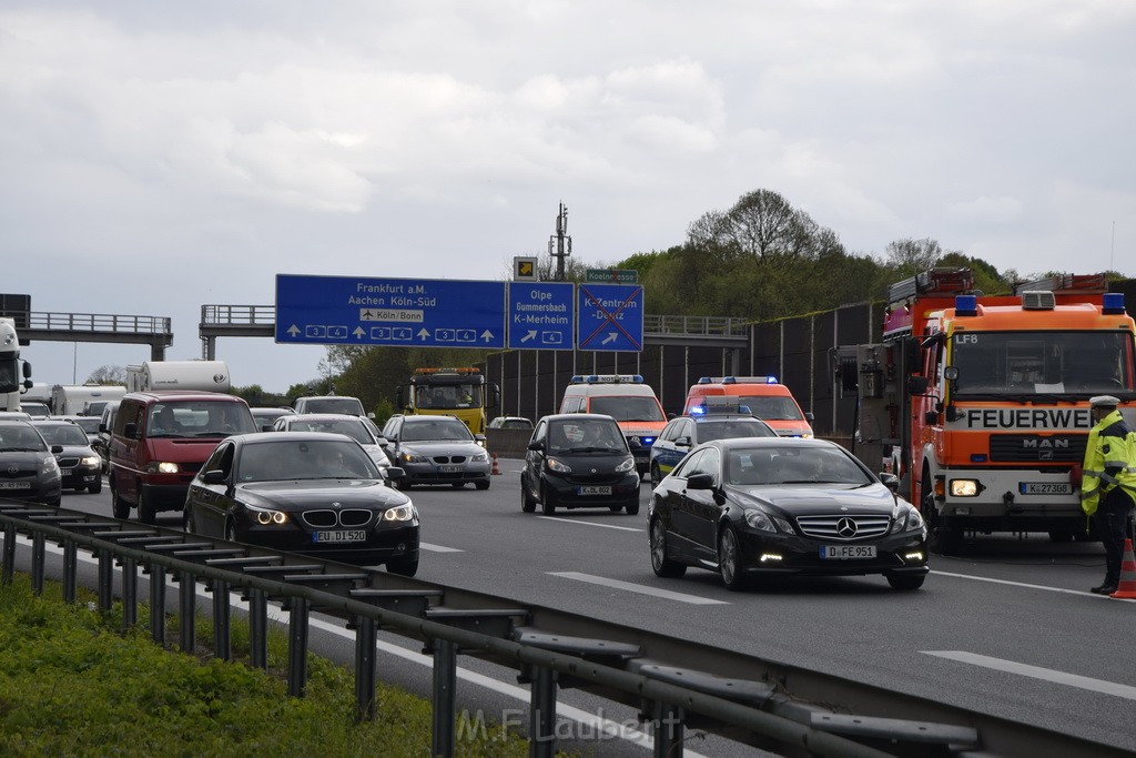 VU Auffahrunfall A 3 Rich Oberhausen kurz vor AS Koeln Dellbrueck P009.JPG - Miklos Laubert